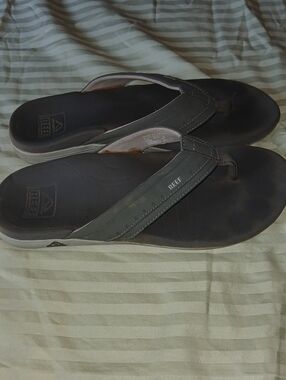 Reef Men's Black and Dark Gray Flip Flop Sandals Sz: 8